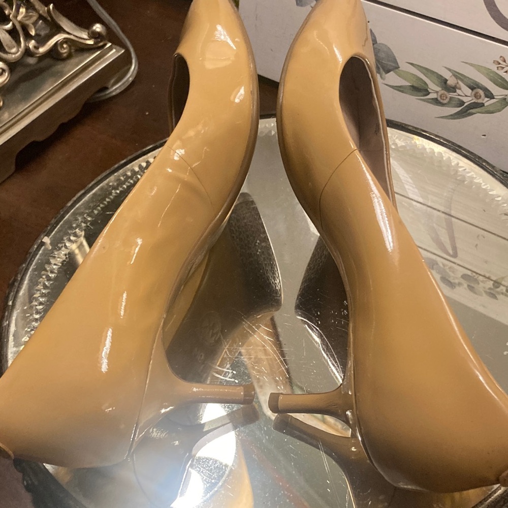 Genuine Michael Kors Beige Patent Leather Pointed-Toe Kitten Heels - Picture 8 of 15